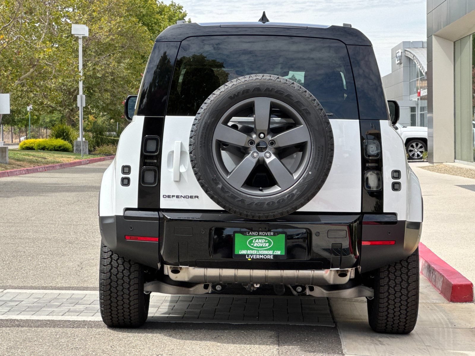 New 2026 Land Rover Defender 110 S AWD/4WD image 5