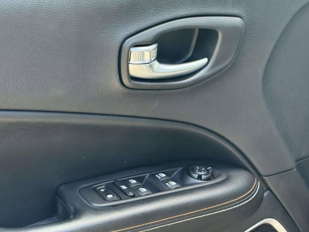 Used 2019 Jeep Compass Latitude AWD/4WD image 24
