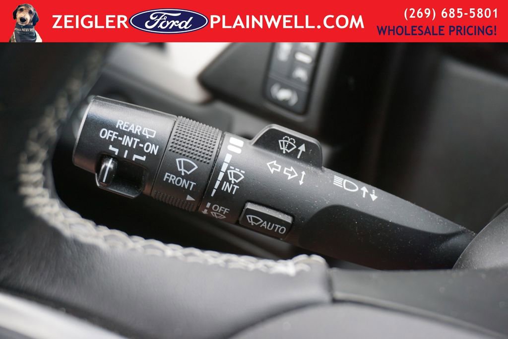 Used 2019 GMC Yukon XL SLT w/ Graphite Performance Edition image 27