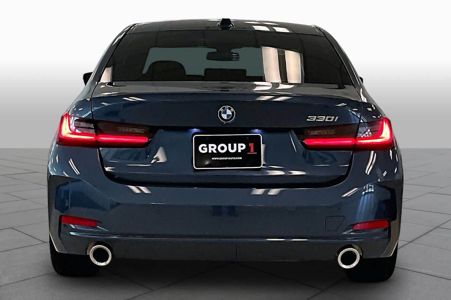Used 2026 BMW 330i Sedan w/ Premium Package RWD image 4