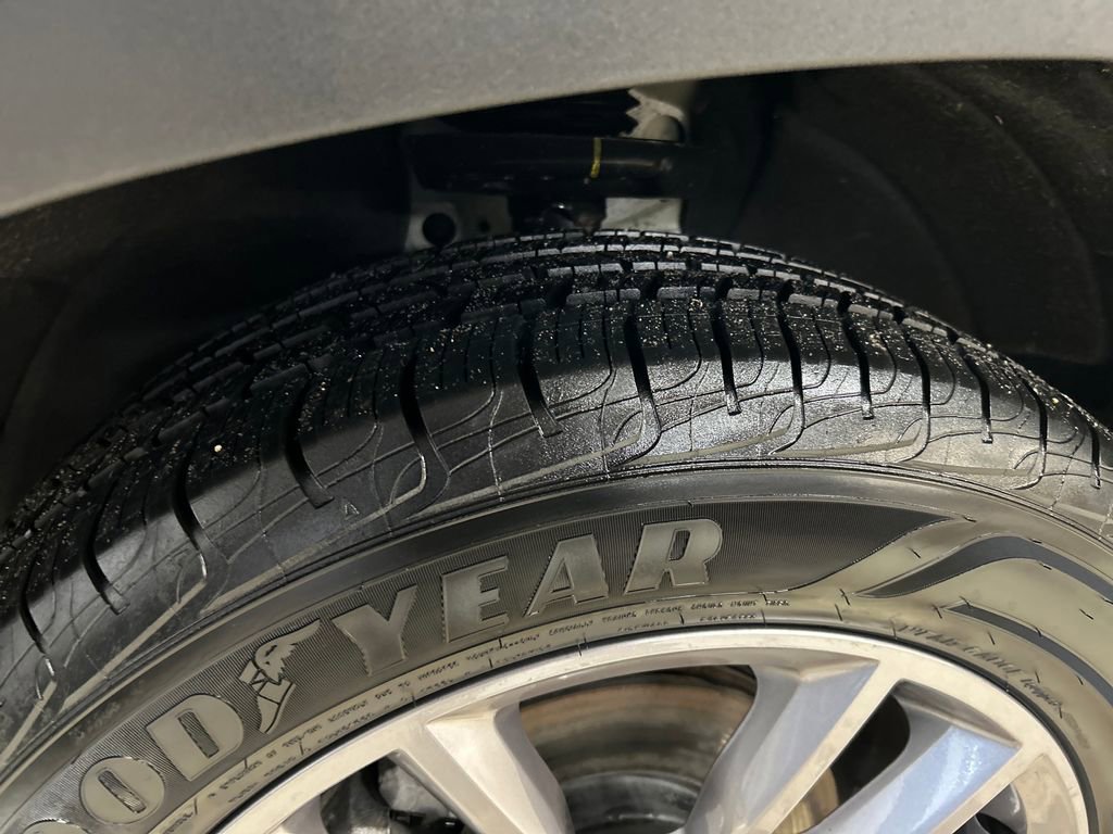 Certified 2024 GMC Terrain SLT w/ LPO, Floor Liner Package AWD/4WD image 12