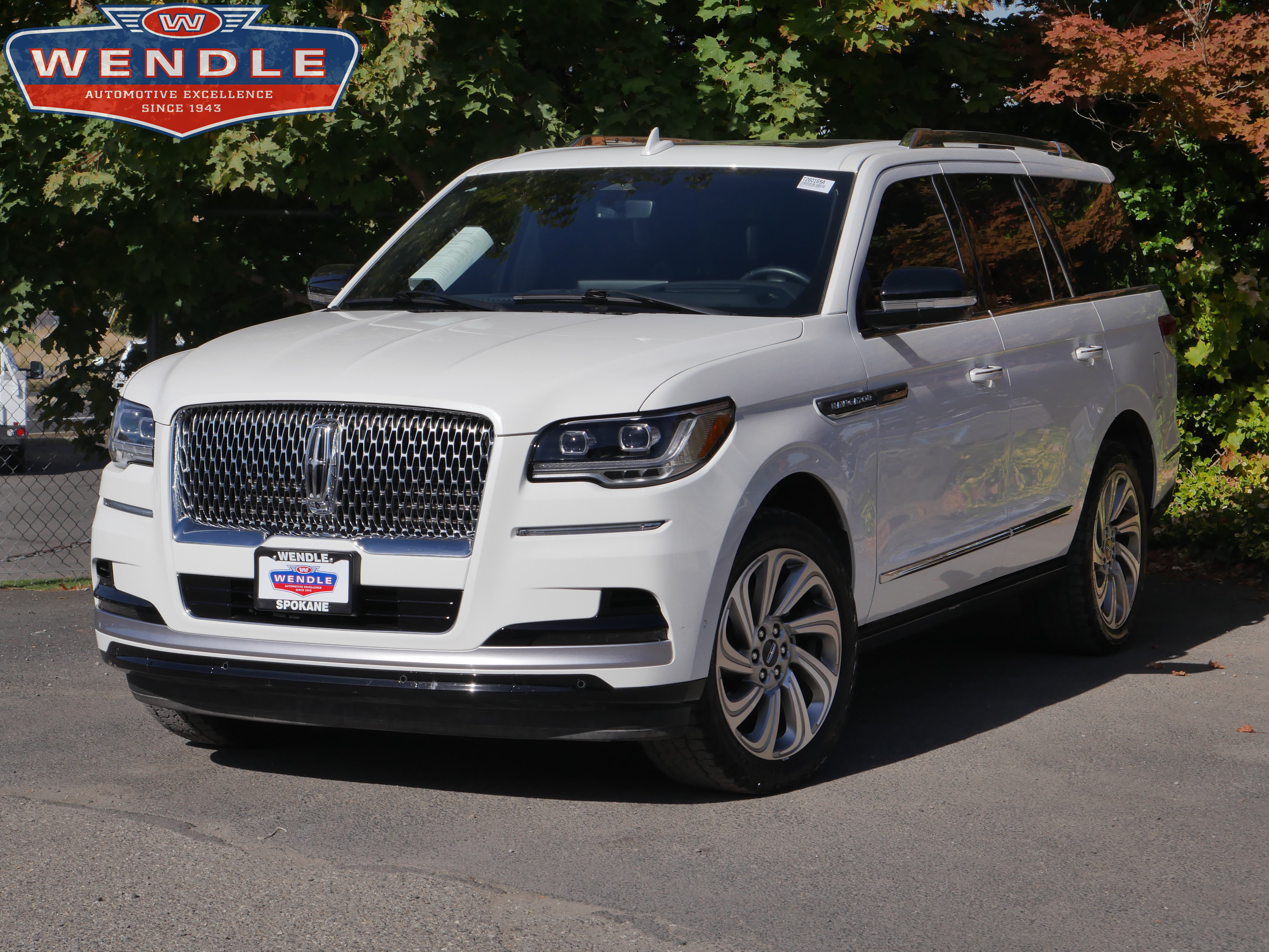 Used 2023 Lincoln Navigator Reserve w/ Equipment Group 201A AWD/4WD image 1