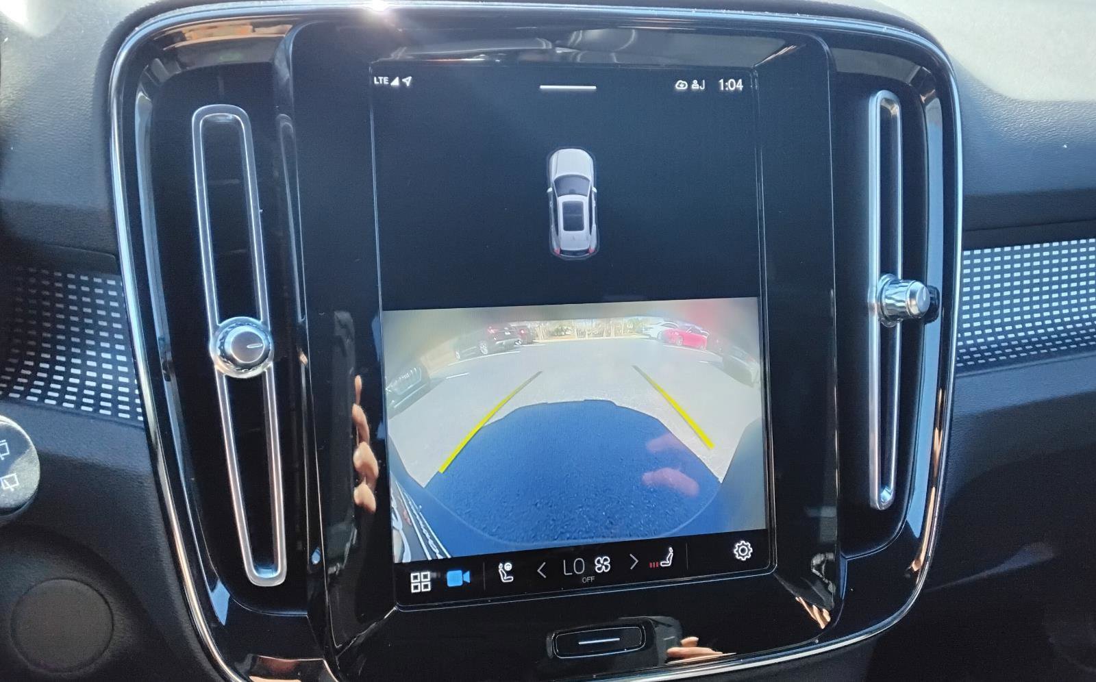 Used 2021 Volvo XC40 P8 Recharge w/ Advanced Package image 28