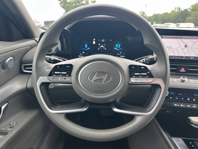 Used 2024 Hyundai Elantra SEL FWD image 21