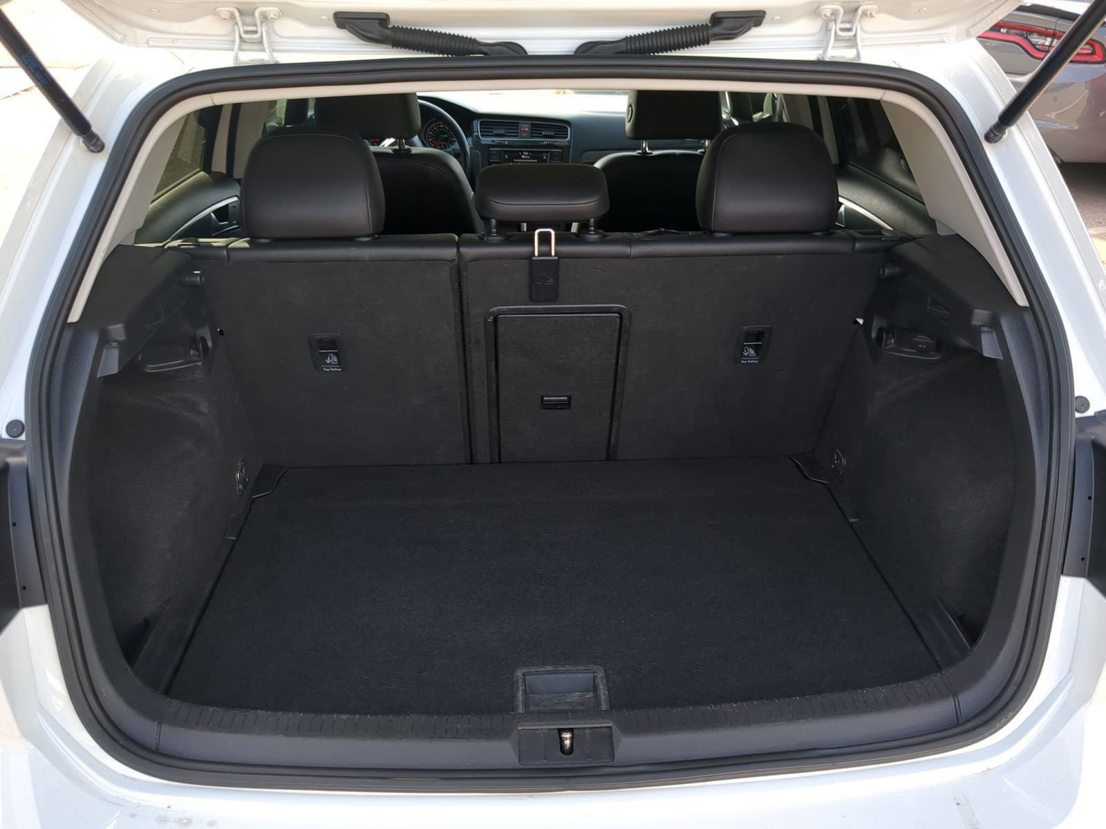 Used 2021 Volkswagen Golf 4-Door image 32