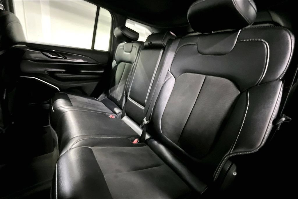 Used 2022 Jeep Grand Cherokee Altitude AWD/4WD image 32