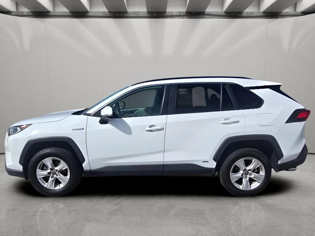 Used 2021 Toyota RAV4 XLE w/ Convenience Package image 2