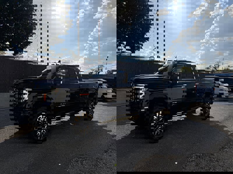 Used 2025 GMC Sierra 2500 Denali Ultimate w/ Max Trailering Package image 6