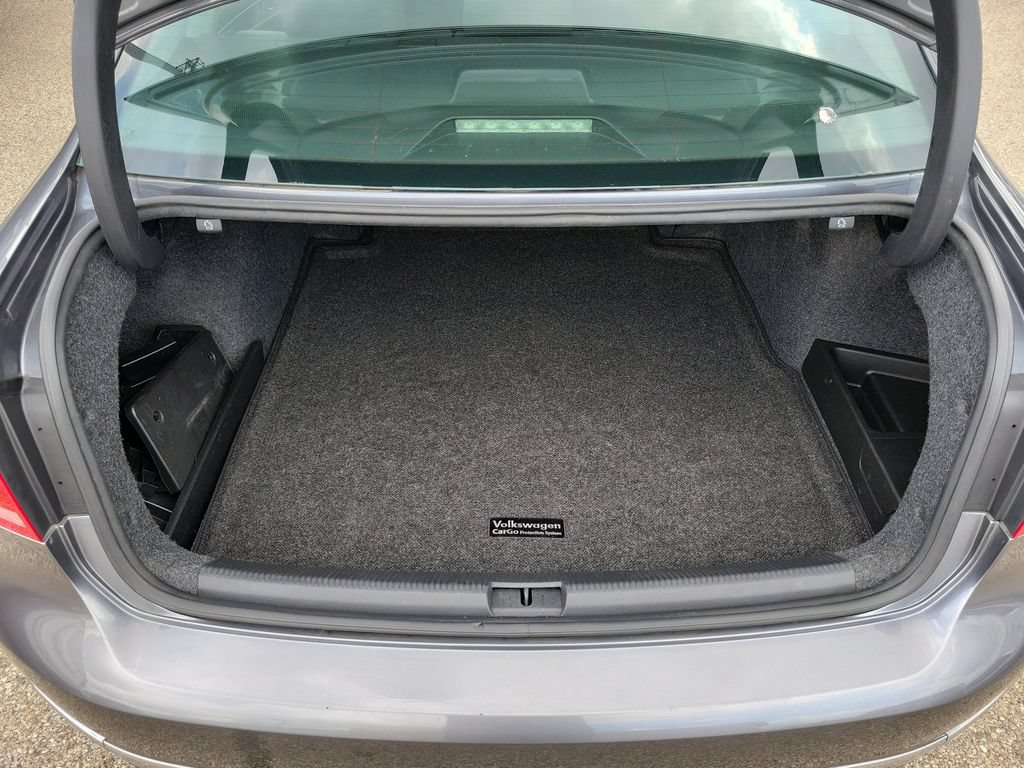 Used 2014 Volkswagen Passat TDI SEL Premium FWD image 8