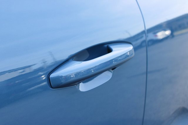 Used 2025 Volvo XC40 B5 Plus image 9