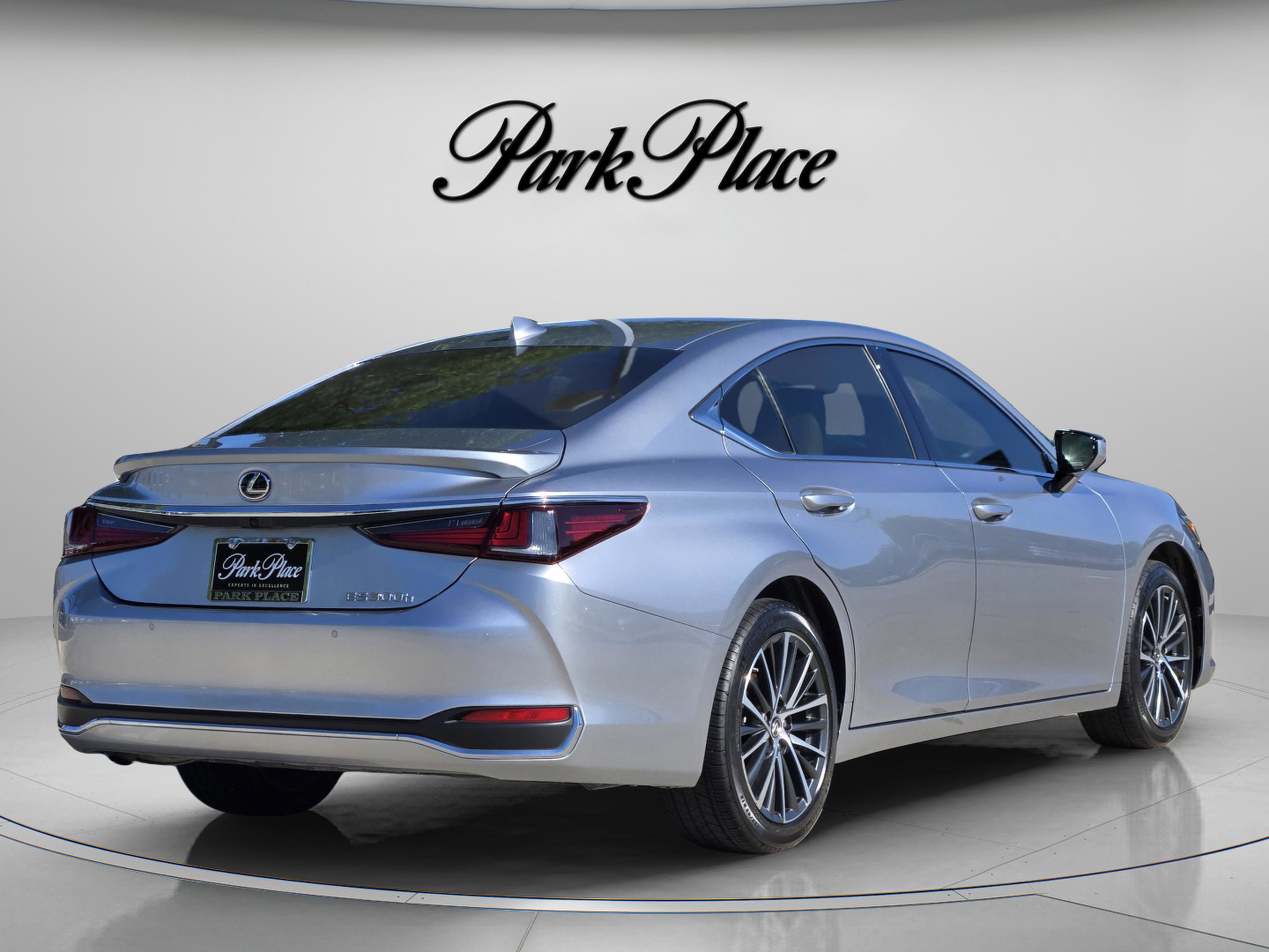 Used 2025 Lexus ES 300h w/ Premium Package FWD image 5