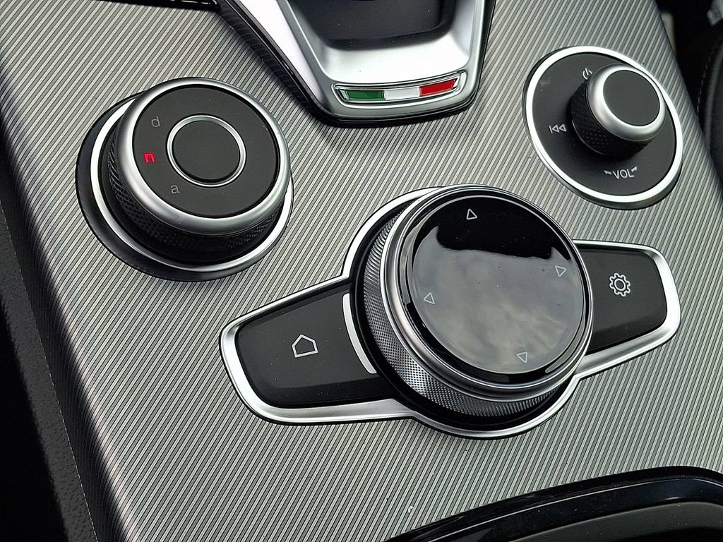 New 2026 Alfa Romeo Stelvio Sprint AWD/4WD image 14