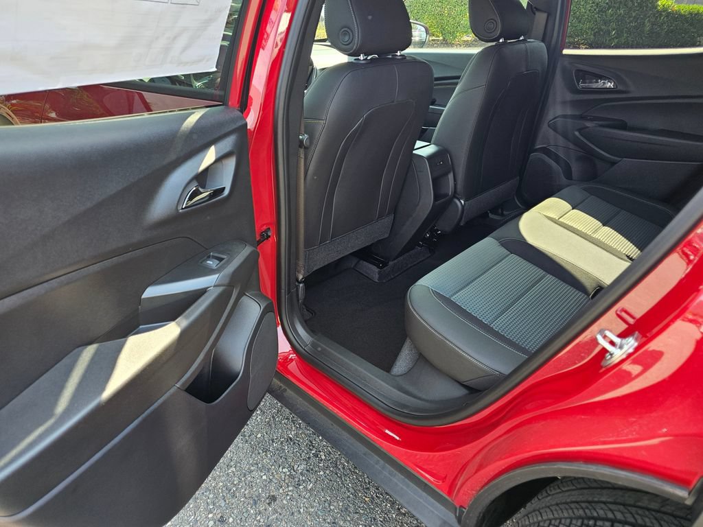 New 2026 Chevrolet Trax LT w/ Sunroof Package FWD image 19
