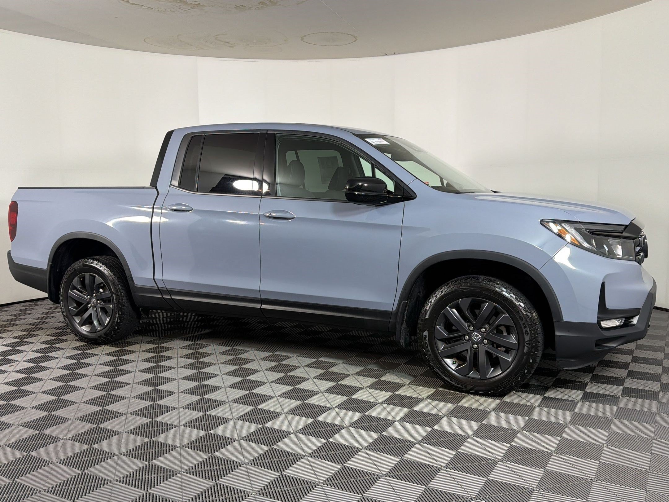 Used 2025 Honda Ridgeline Sport image 6