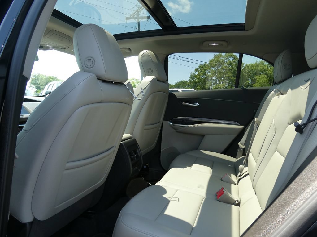 Used 2019 Cadillac XT4 Luxury w/ Cold Weather Package FWD image 18