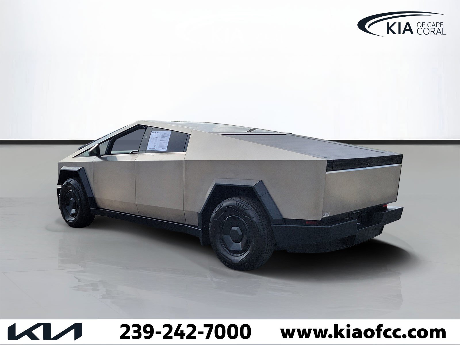 Used 2026 Tesla Cybertruck AWD Crew Cab image 4