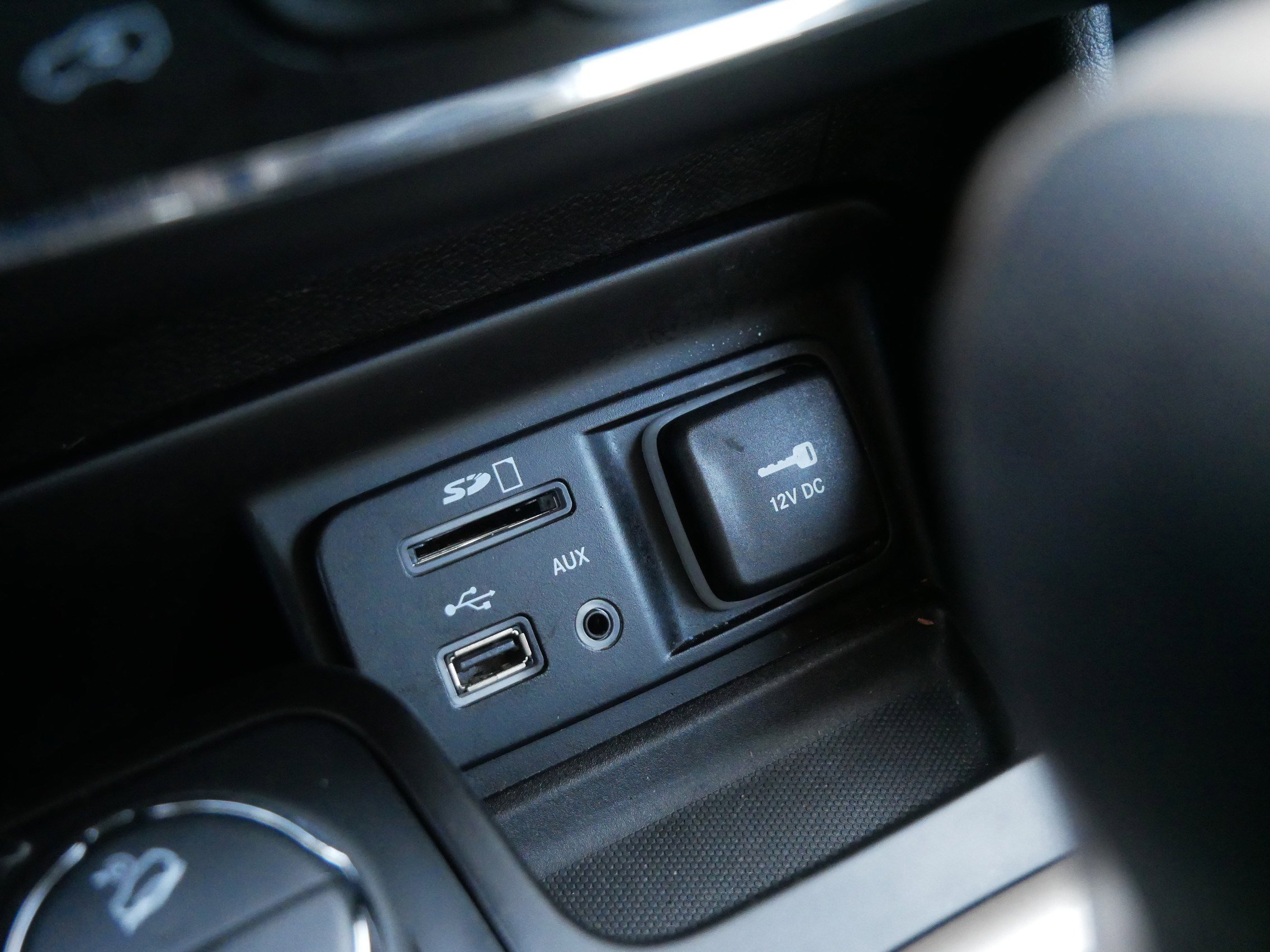 Used 2014 Jeep Cherokee Latitude w/ Cold Weather Group image 23