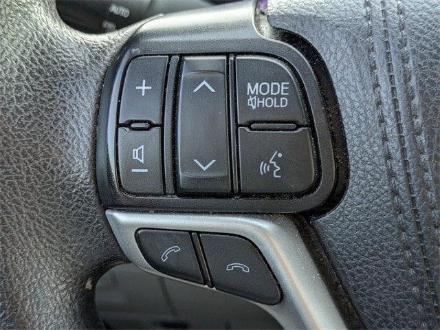 Used 2019 Toyota Highlander LE FWD image 23