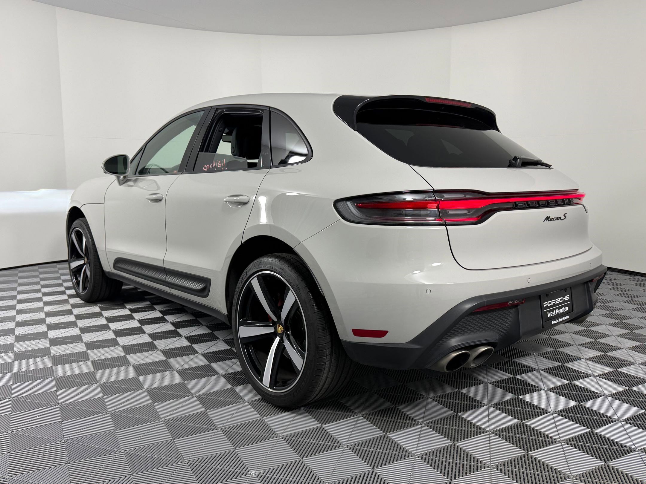 Certified 2024 Porsche Macan S image 3