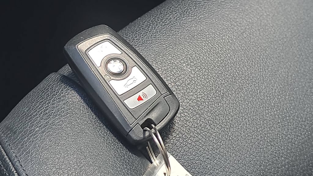 Used 2016 BMW 528i xDrive Sedan AWD/4WD image 25