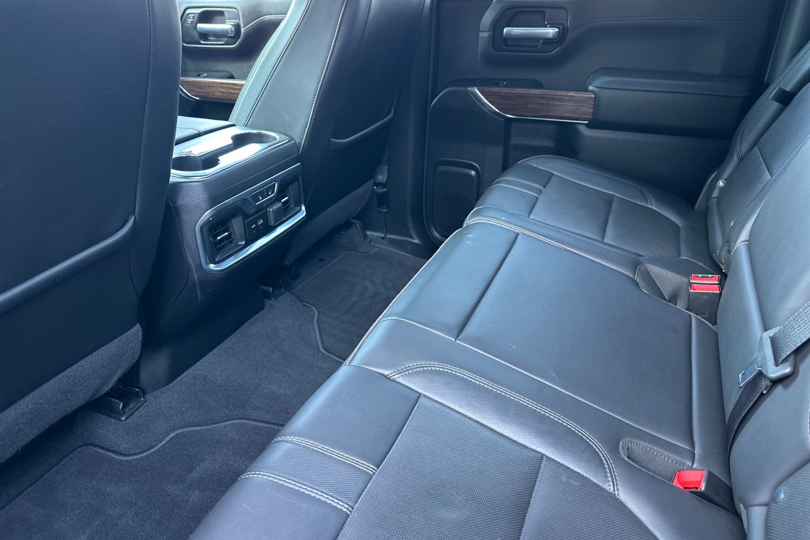 Used 2020 Chevrolet Silverado 1500 High Country w/ Technology Package AWD/4WD image 12