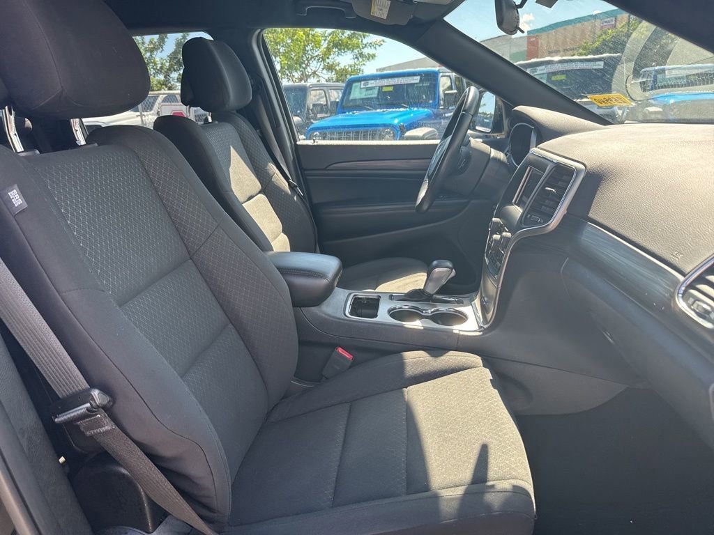 Used 2019 Jeep Grand Cherokee Laredo image 23