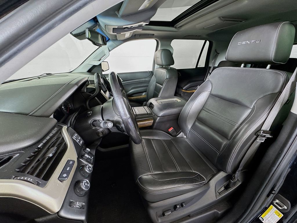 Used 2019 GMC Yukon Denali w/ Denali Ultimate Black Edition AWD/4WD image 22