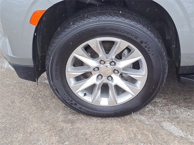 Used 2024 Chevrolet Suburban Premier image 9