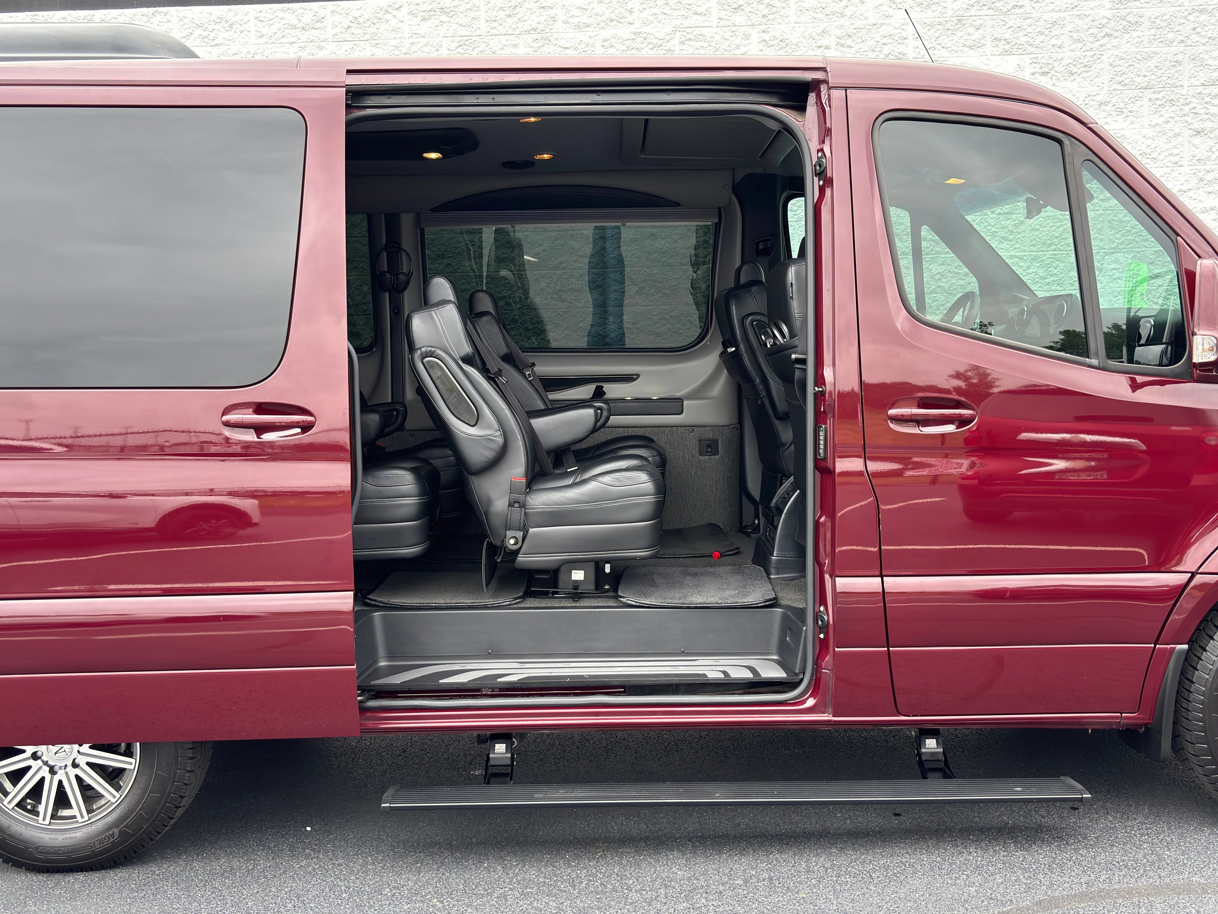 Used 2024 Mercedes-Benz Sprinter 2500 image 9