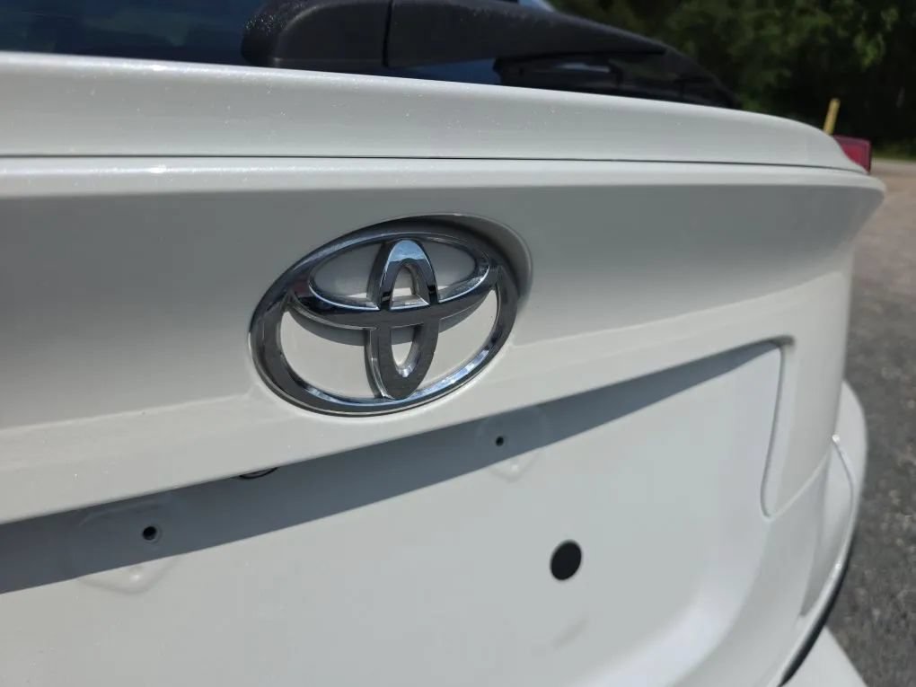 Used 2021 Toyota C-HR LE FWD image 10