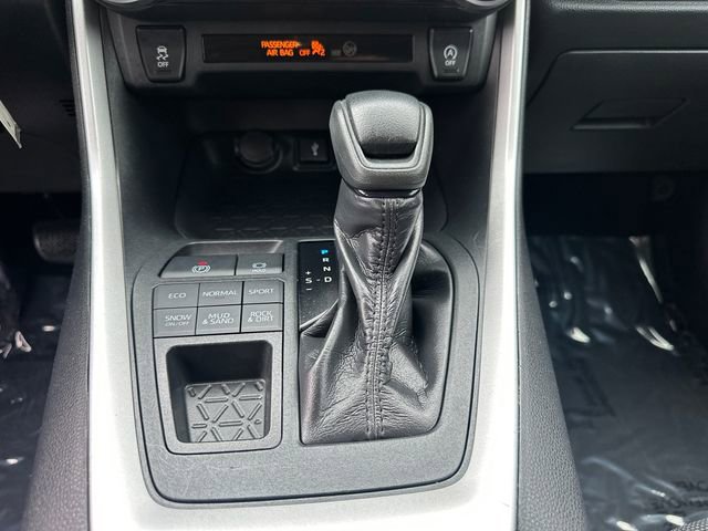 Used 2020 Toyota RAV4 LE w/ Carpet Mat Package image 28