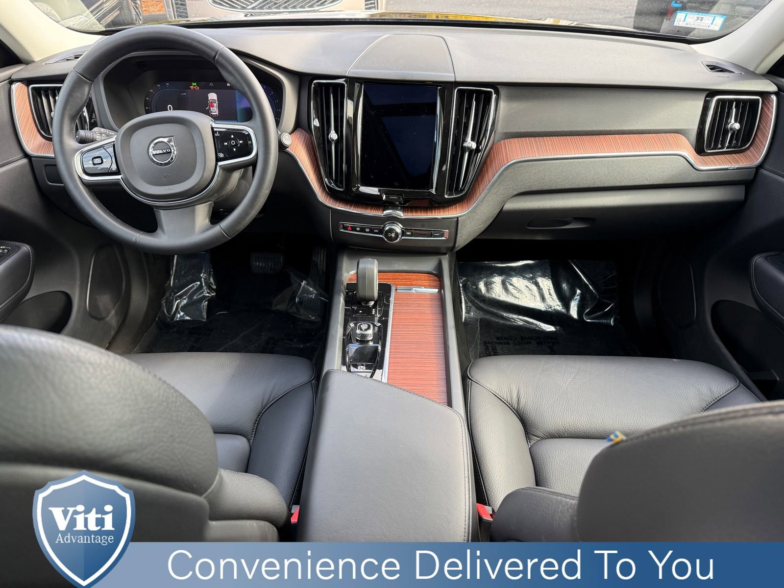 Used 2023 Volvo XC60 B5 Plus w/ Climate Package image 2