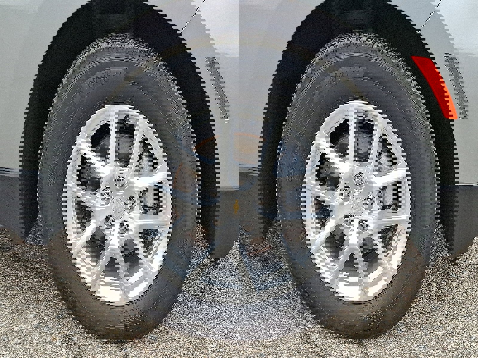 Used 2024 Chevrolet Equinox LS w/ LS Convenience Package image 8