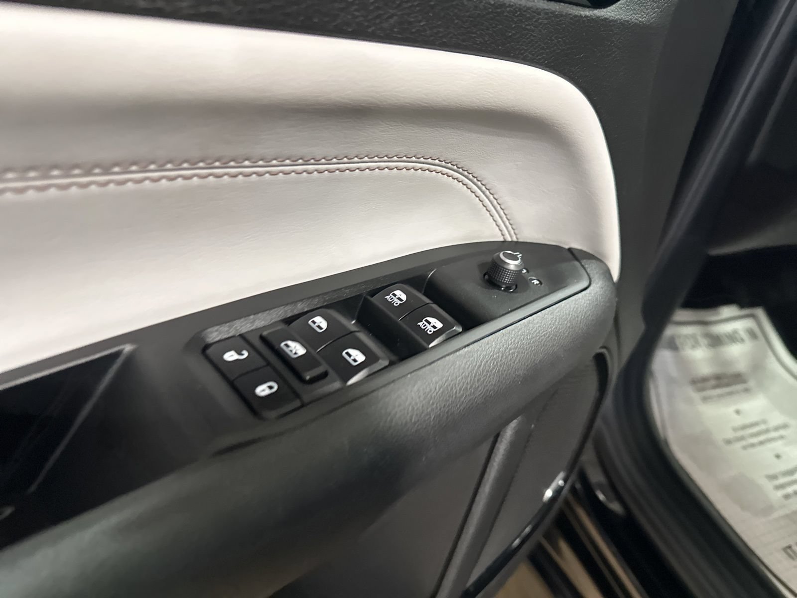 Used 2024 Jeep Compass Limited w/ Elite Group AWD/4WD image 18