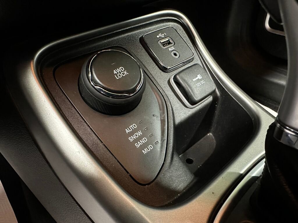 Used 2021 Jeep Compass Latitude w/ Convenience Group AWD/4WD image 15