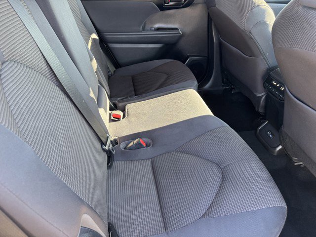 Used 2022 Toyota Highlander LE image 9