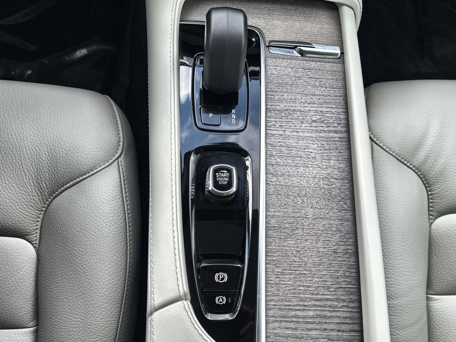 Used 2024 Volvo XC90 T8 Plus AWD/4WD image 22