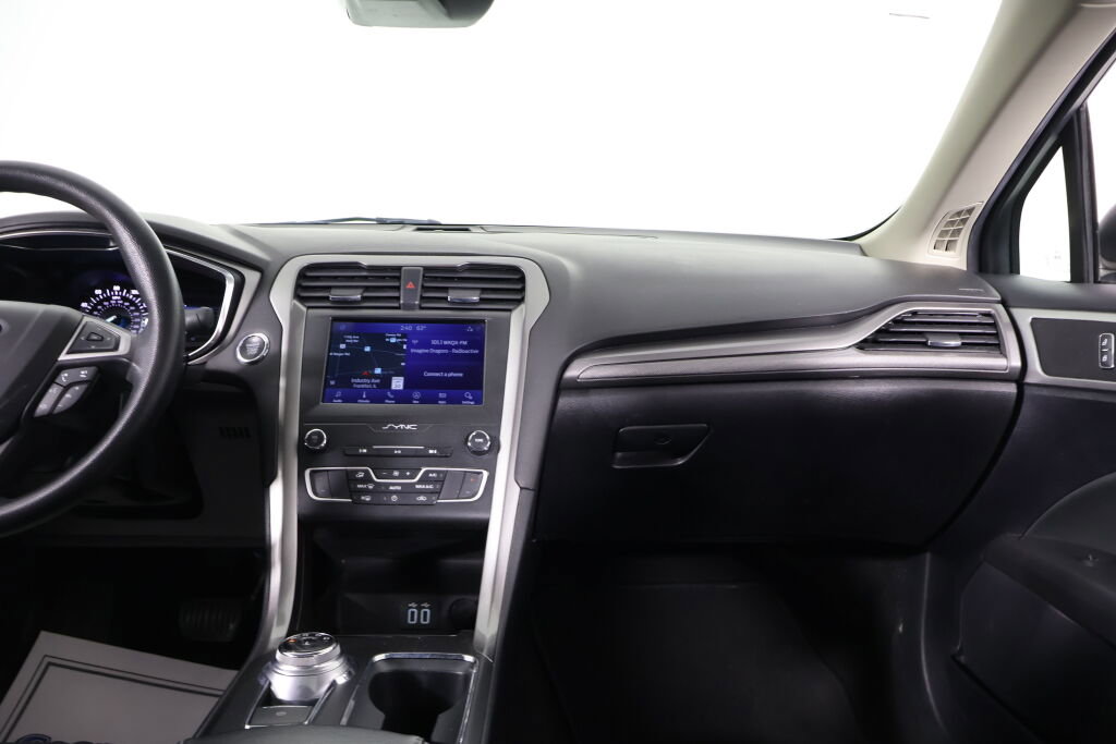 Used 2020 Ford Fusion SE image 32