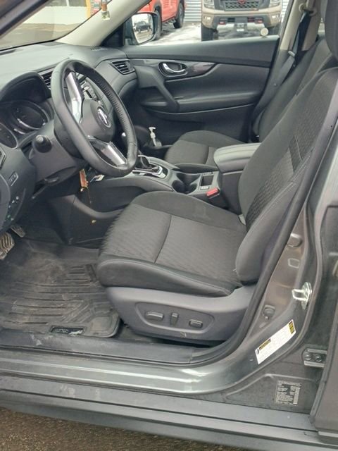 Used 2019 Nissan Rogue SV image 3