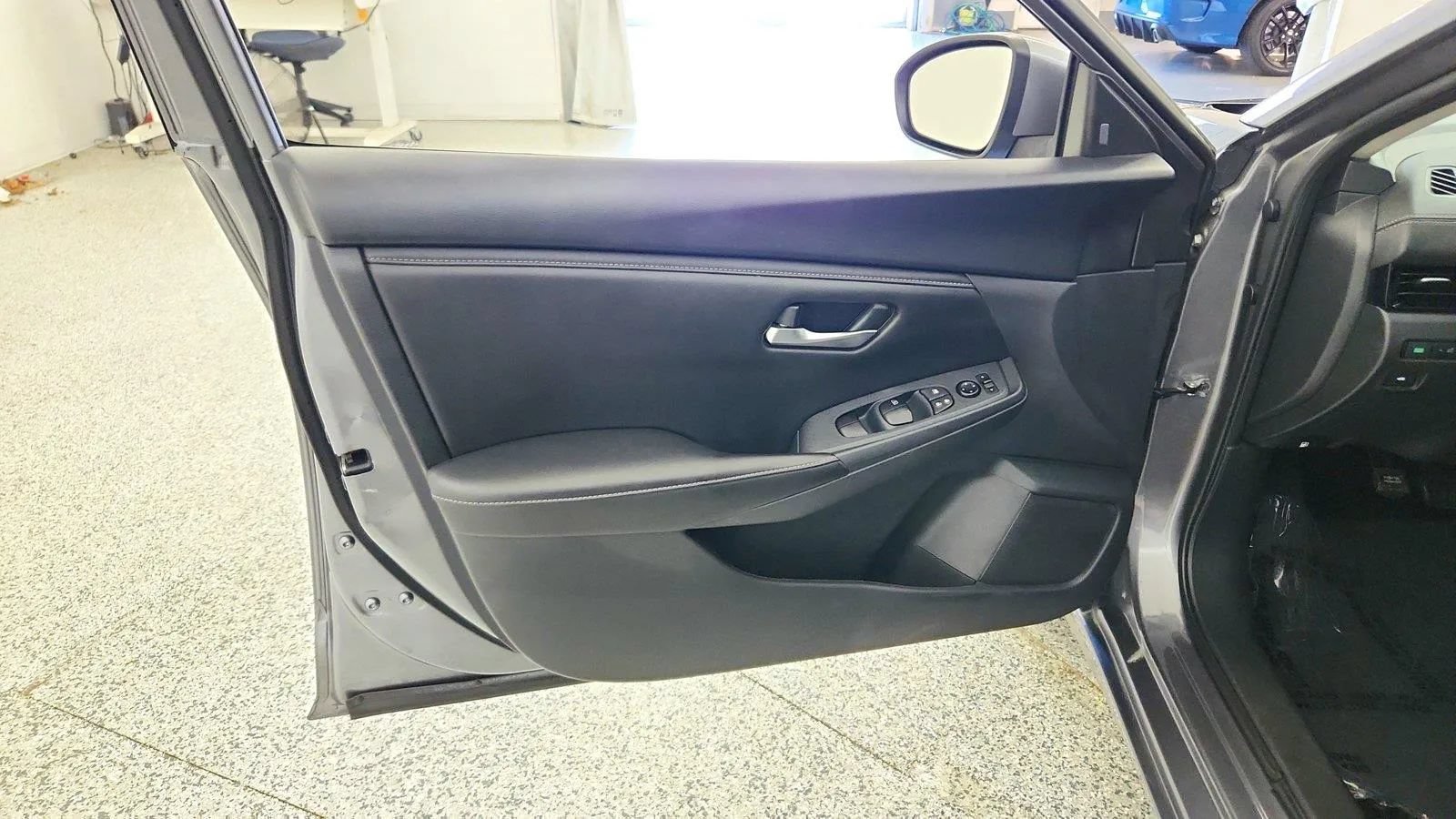 Used 2024 Nissan Sentra SV FWD image 22