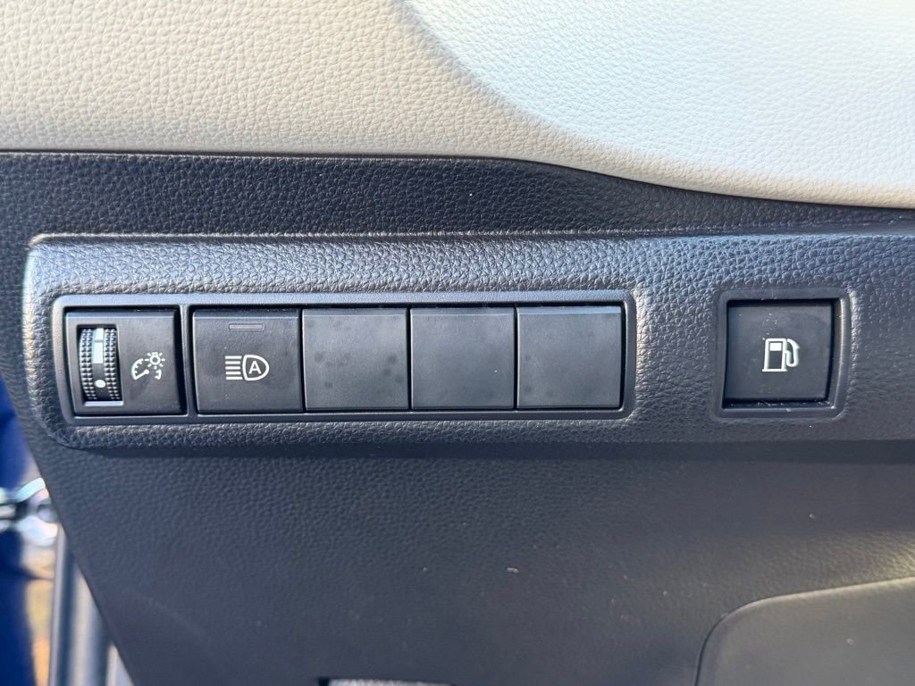 Used 2022 Toyota Corolla LE image 29
