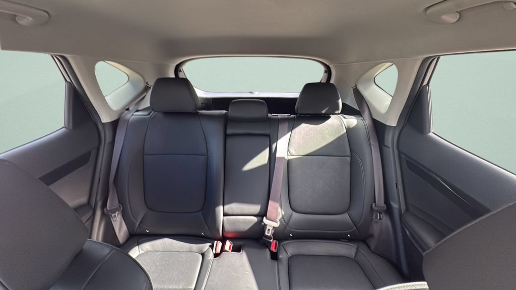 Used 2024 Kia Seltos EX FWD image 11