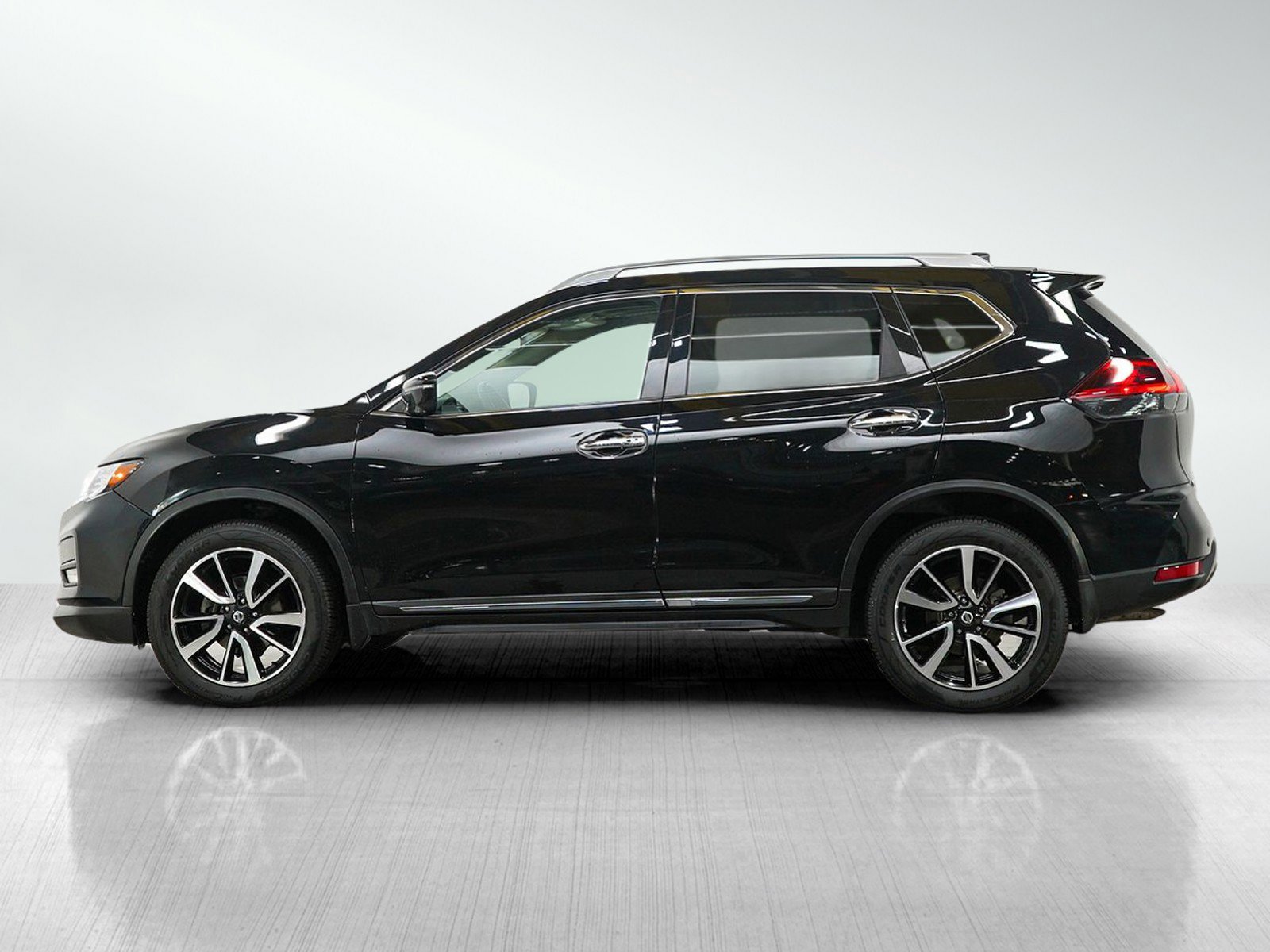 Used 2020 Nissan Rogue SL w/ Premium Package image 2