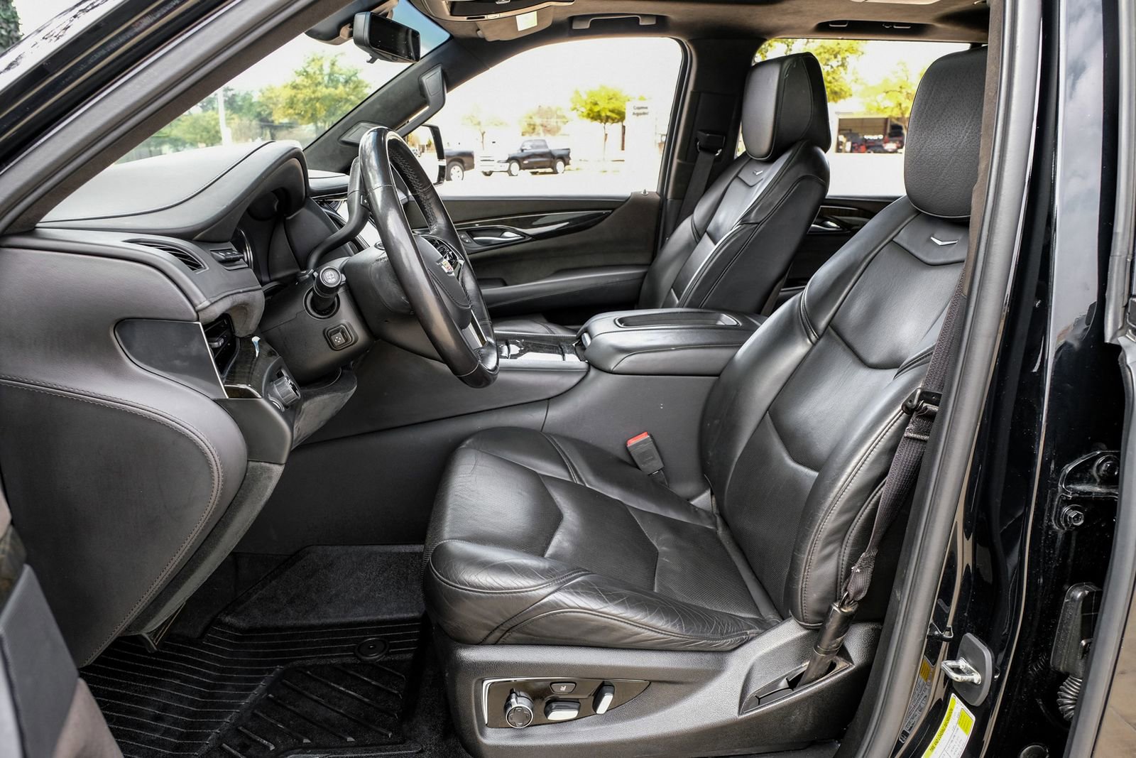 Used 2019 Cadillac Escalade ESV Platinum image 4