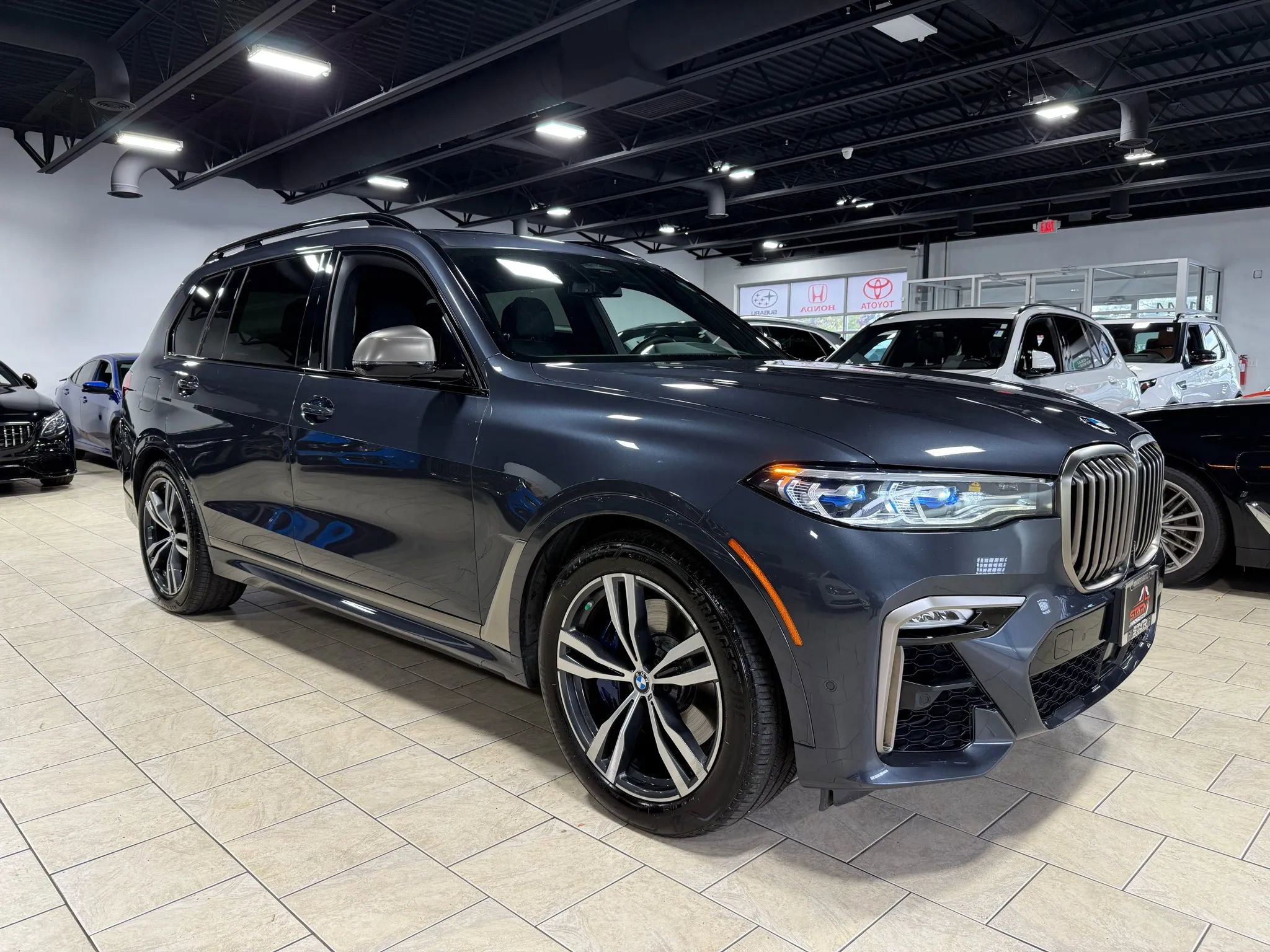 Used 2021 BMW X7 M50i image 7
