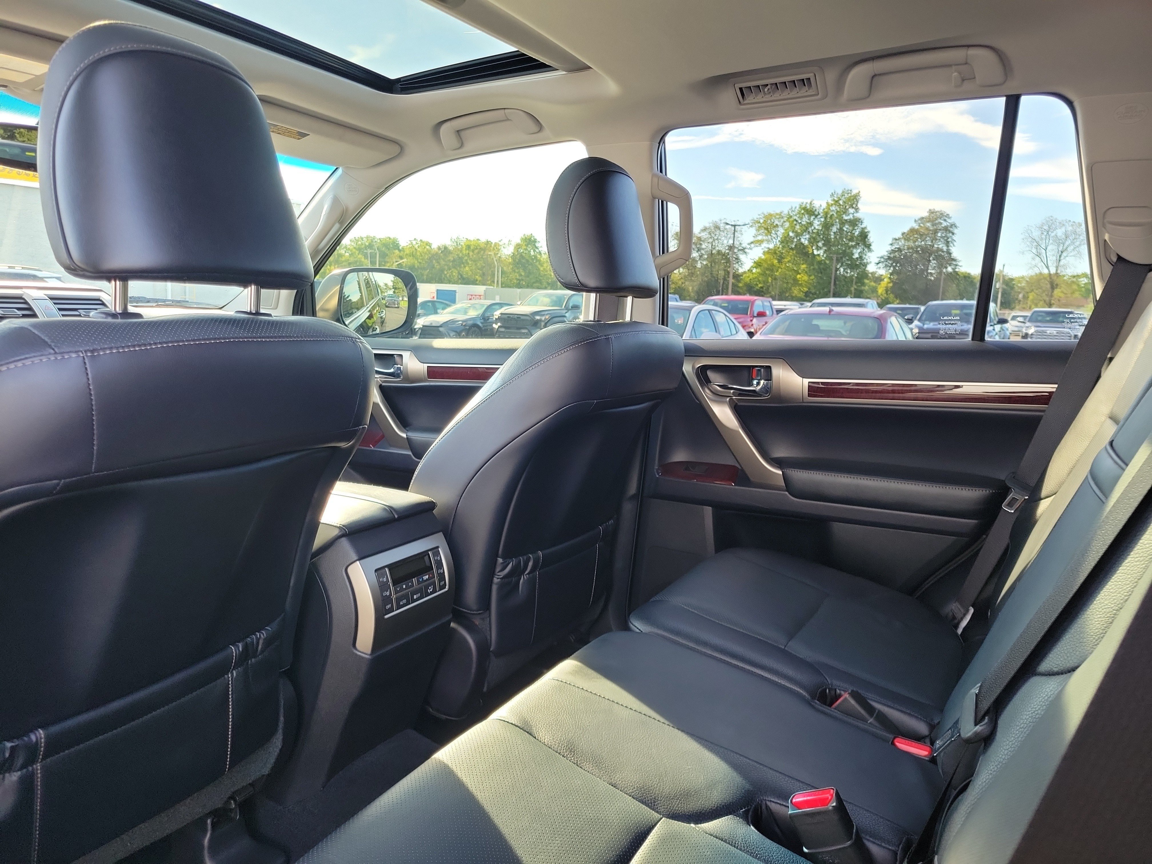 Used 2018 Lexus GX 460 Premium w/ Premium Package AWD/4WD image 14