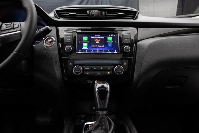 Used 2022 Nissan Rogue Sport SL w/ Premium Package image 24