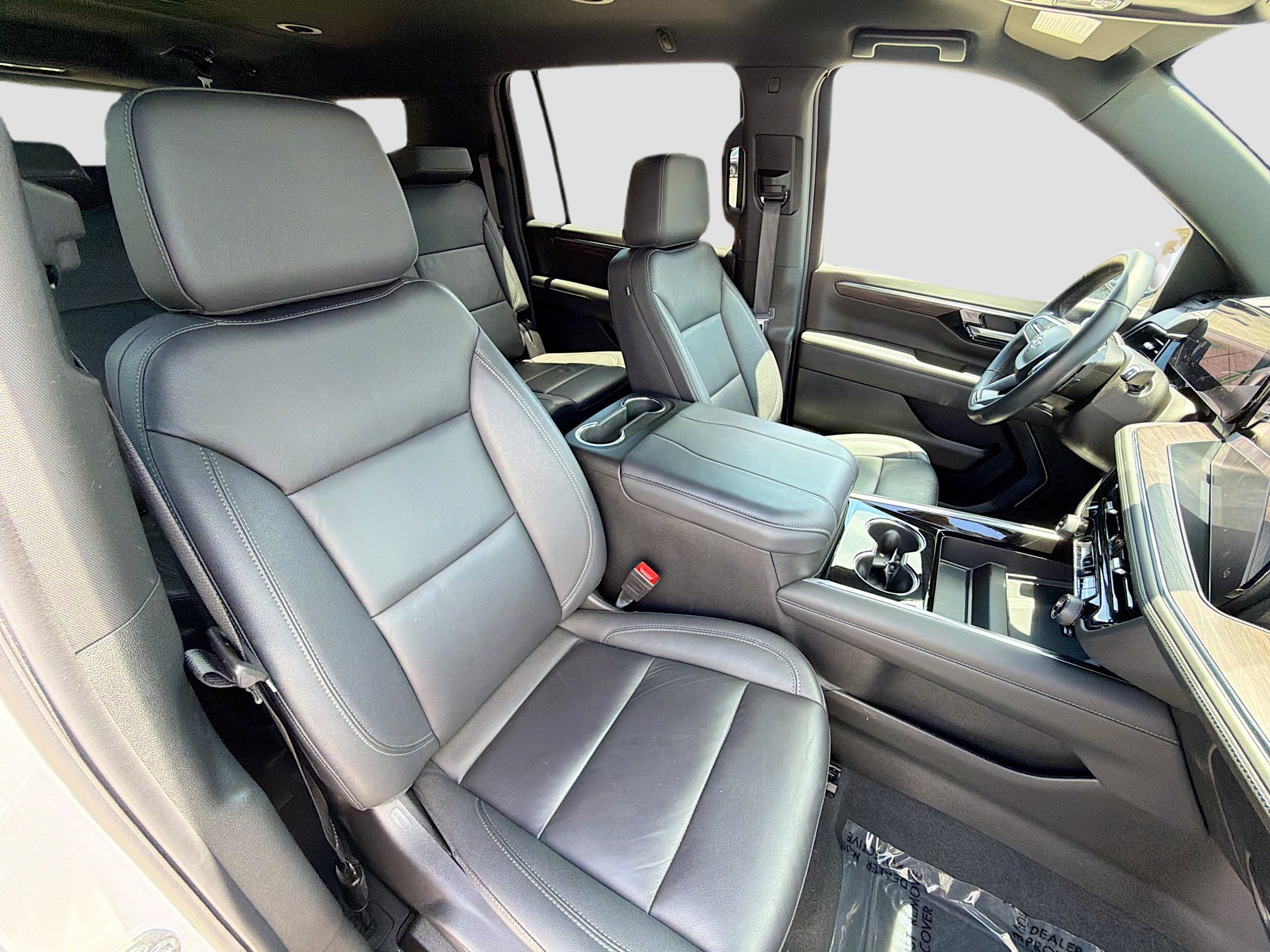 Used 2025 Chevrolet Suburban Z71 AWD/4WD image 14