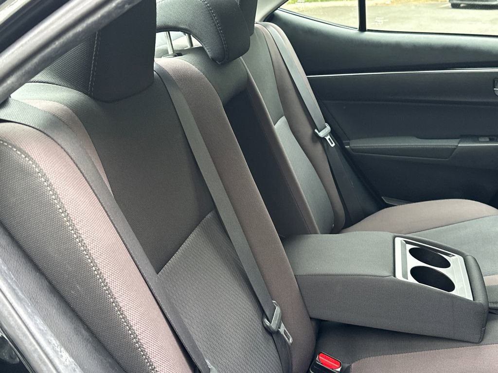 Used 2018 Toyota Corolla LE FWD image 11