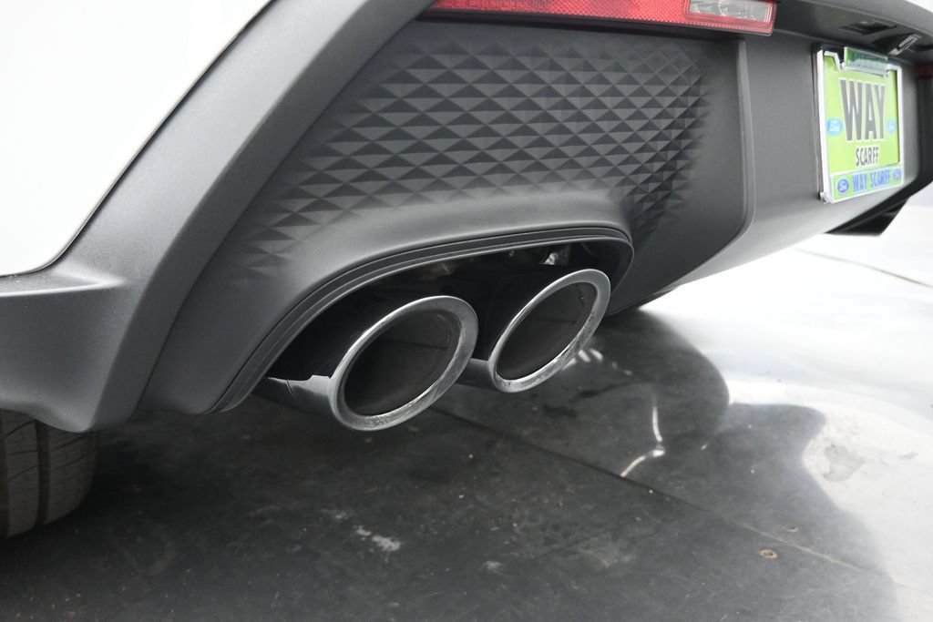 Used 2025 Porsche Macan AWD/4WD image 3